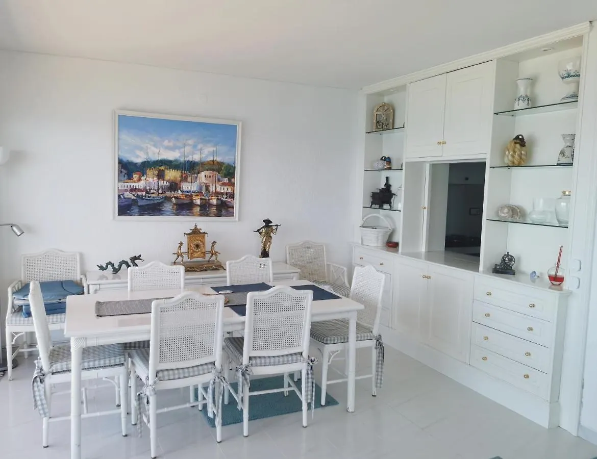 Spacious Seafront Apartment Platja d'Aro